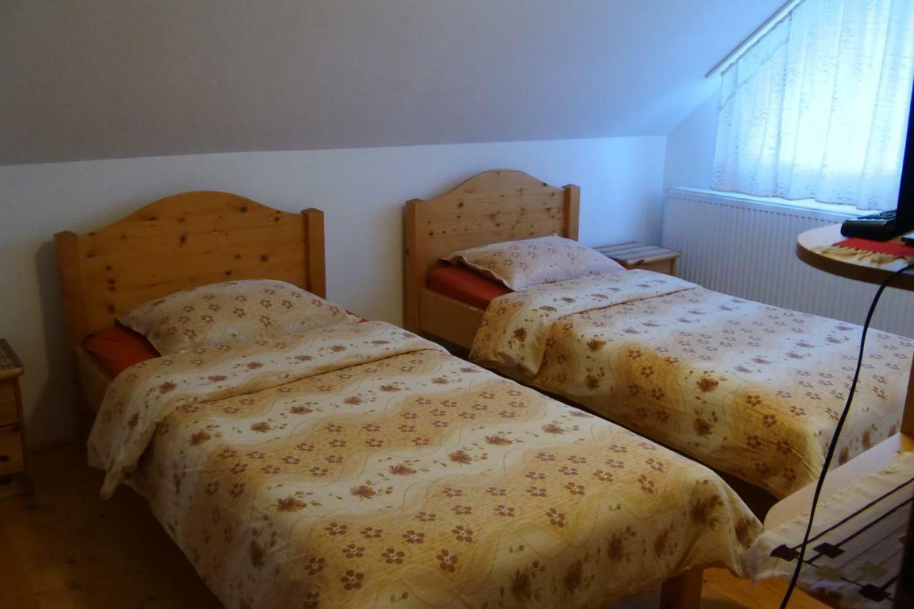 Casa Din Prund * Ocolis